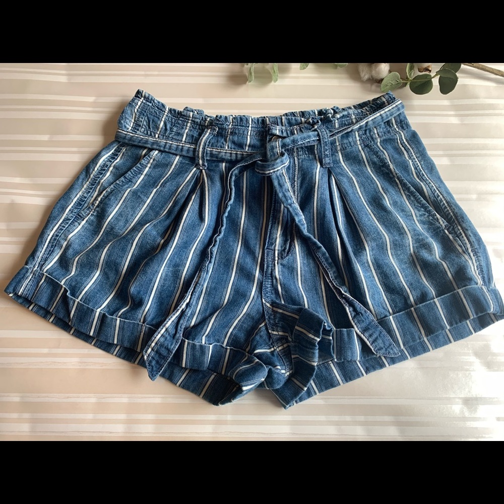 American Eagle High Waist Mom Short size 4